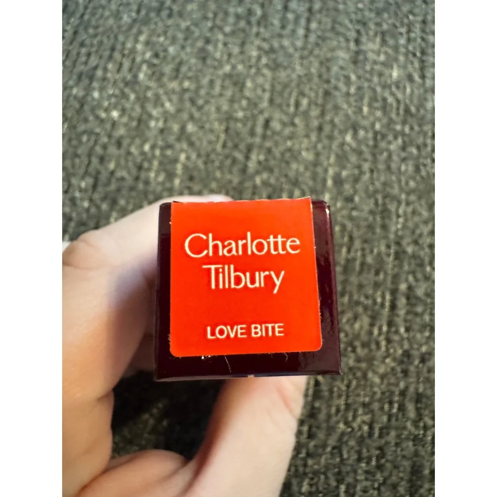 Charlotte Tilbury KISSING Lipstick Love Bite Warm Red Satin Finish 3.5g